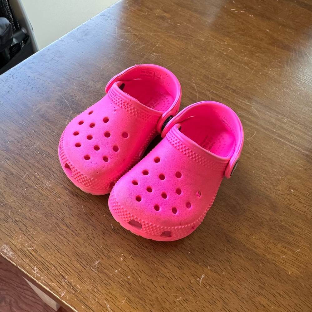 CROCS Kids Shoes in Bright Pink